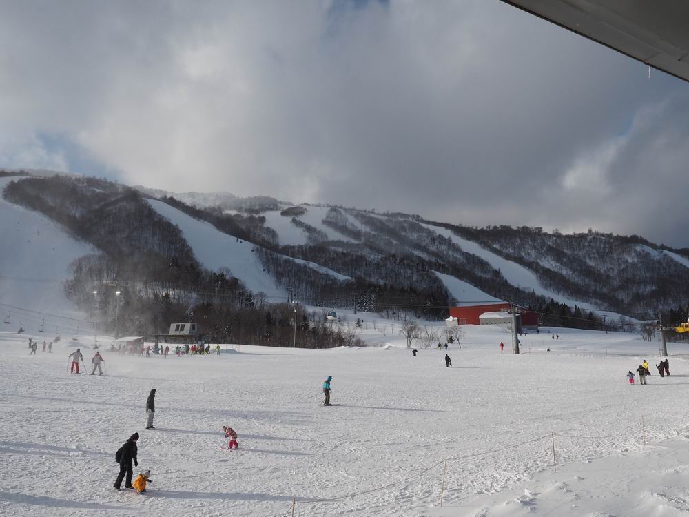 夏油高原スキー場のゲレンデ風景写真