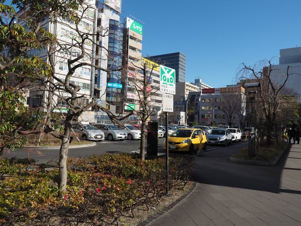 仙台駅東口の一般車両乗降場の風景
