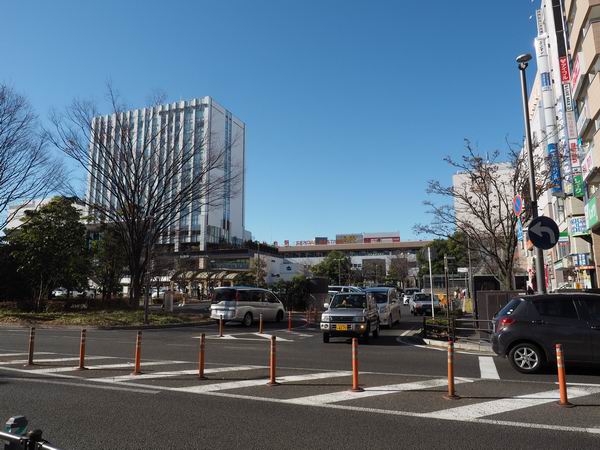 仙台駅東口の一般車両の進入風景