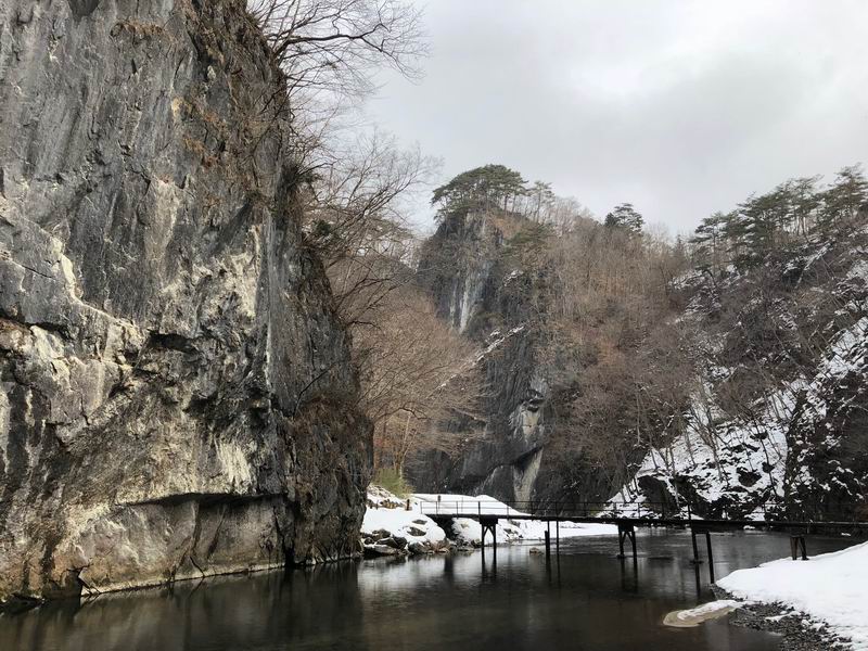 猊鼻渓の風景冬をアイフォンXで撮影