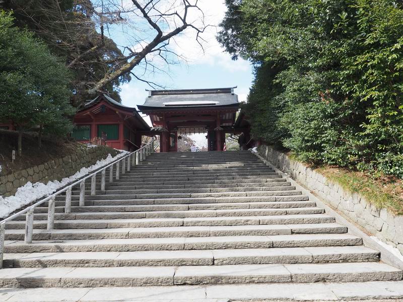 塩釜神社の山門