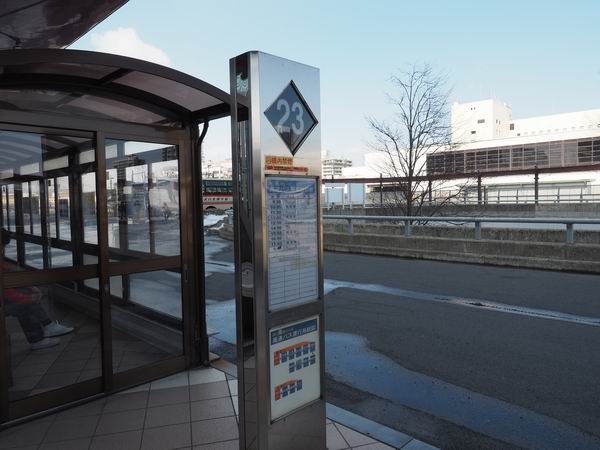 盛岡駅の23番高速バス乗り場の風景写真