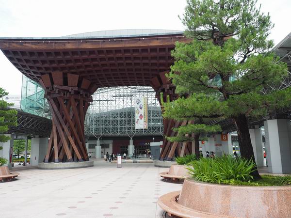 金沢駅の鼓門の絶景写真