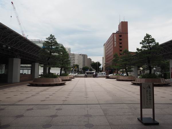 鼓門から駅の反対側を望んだ風景写真