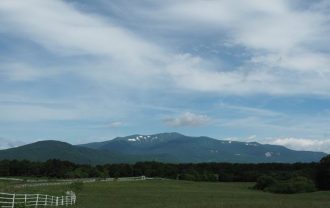 栗駒山の7月の夏の風景