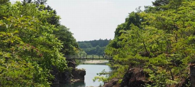 厳美渓の初夏の緑の風景写真
