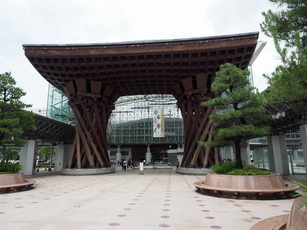 金沢駅の鼓門の風景写真