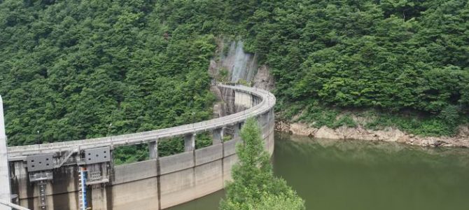 鳴子ダムの夏の風景写真