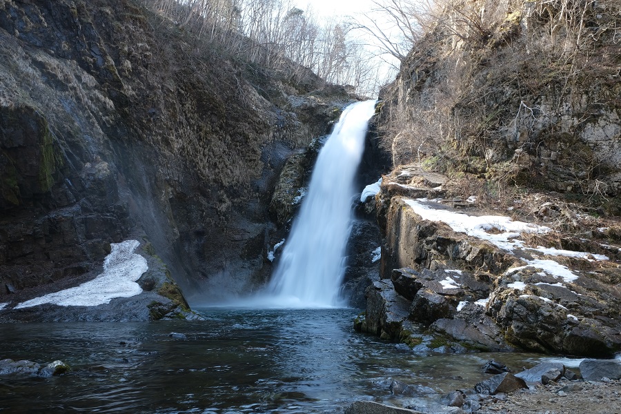 xt3で撮影する秋保大滝の冬の風景写真角度を変えて滝つぼを撮影！