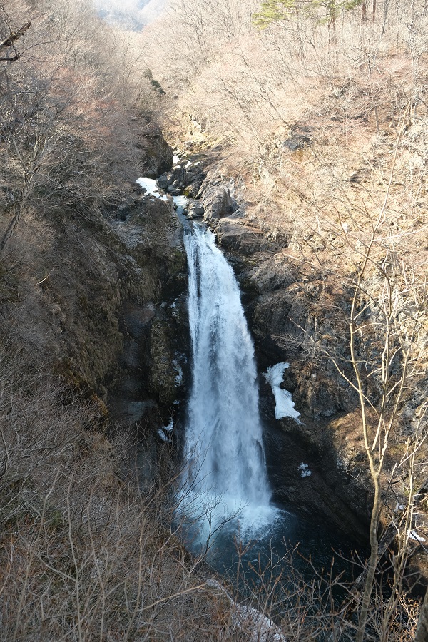 xt3で撮影する秋保大滝の冬の風景写真上の滝見台から見た風景写真