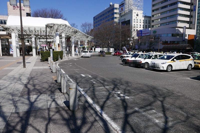 福島駅の東口の一般車の進入経路の写真