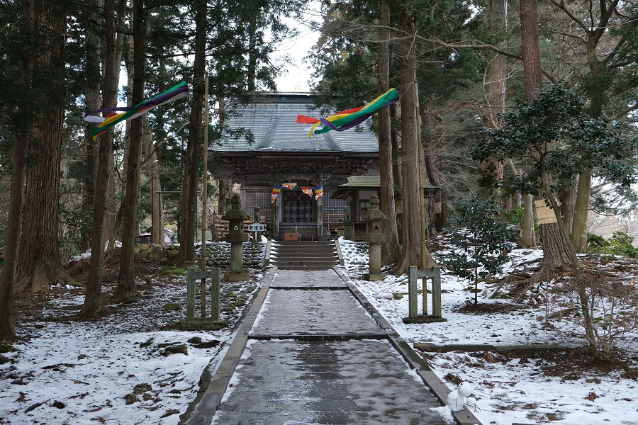 xt3のレビュー画質の評価中尊寺月見坂の冬の風景弁慶堂の風景写真
