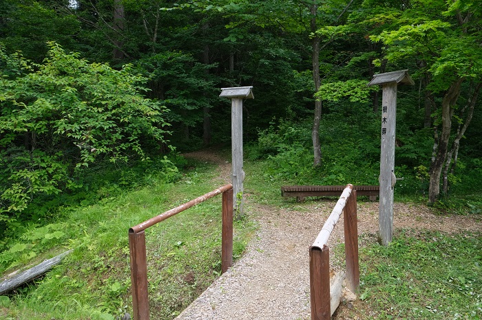知勝院の樹木葬の入り口の風景写真